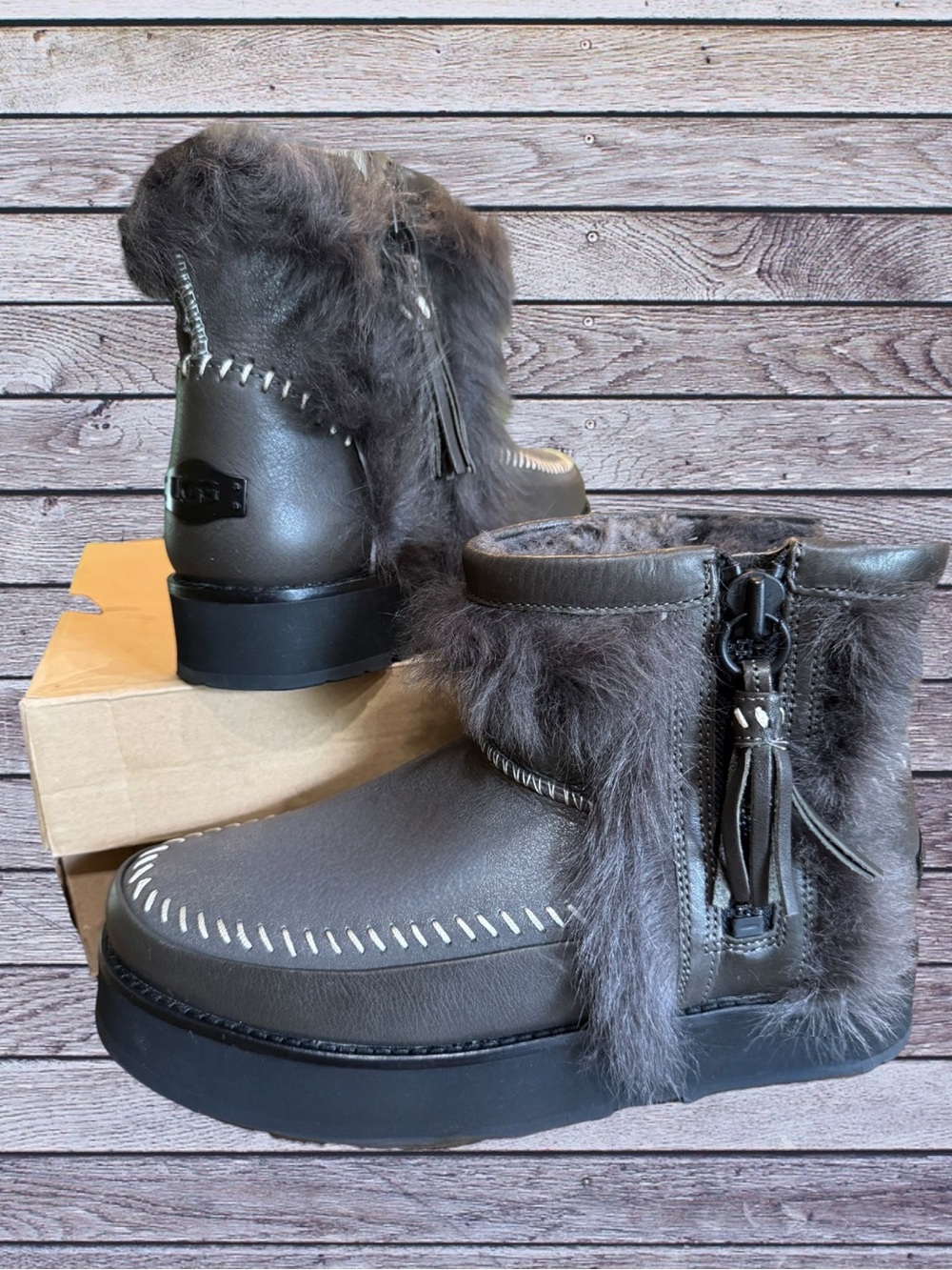 UGG Rare Fluff Punk Grey Leather Sheepskin Shearling Boots Size 9 NIB - Picture 7 of 16